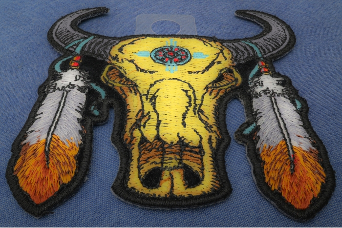 Small Buffalo Head Feathers Patch diagonal view